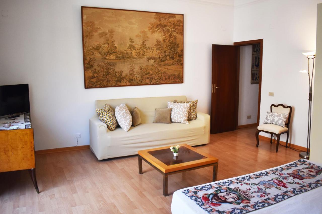 Appartamento Nel Centro Storico Di Palermo - Via Meli'S House Extérieur photo
