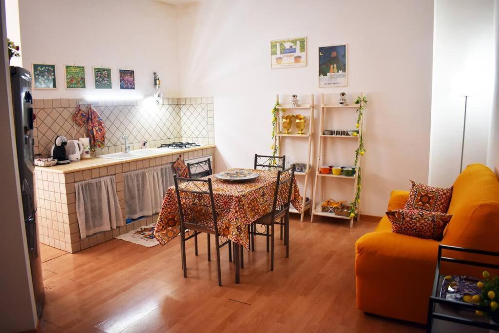 Appartamento Nel Centro Storico Di Palermo - Via Meli'S House Extérieur photo